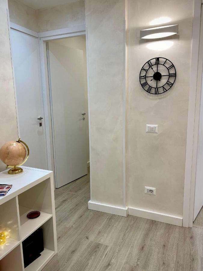 Apartment Close To The Coloseum, 2 Minutes Walk From Metro A מראה חיצוני תמונה