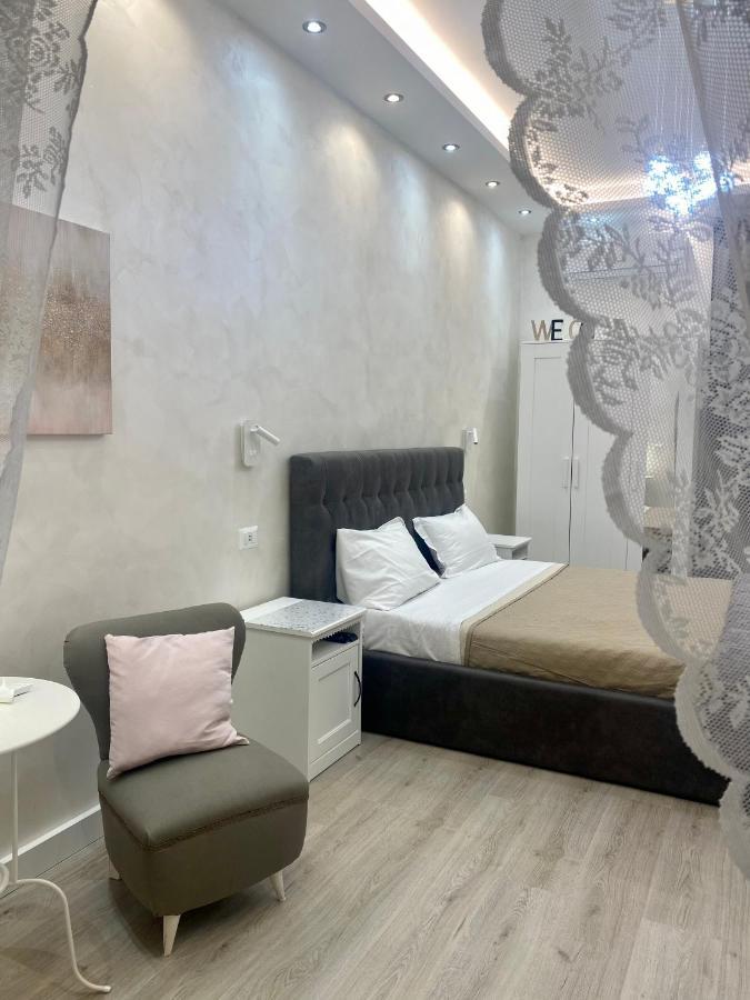 Apartment Close To The Coloseum, 2 Minutes Walk From Metro A מראה חיצוני תמונה
